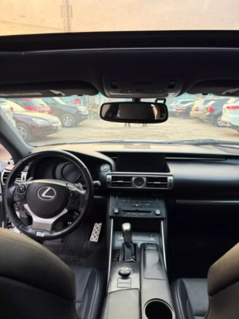 Lexus IS   - 2015