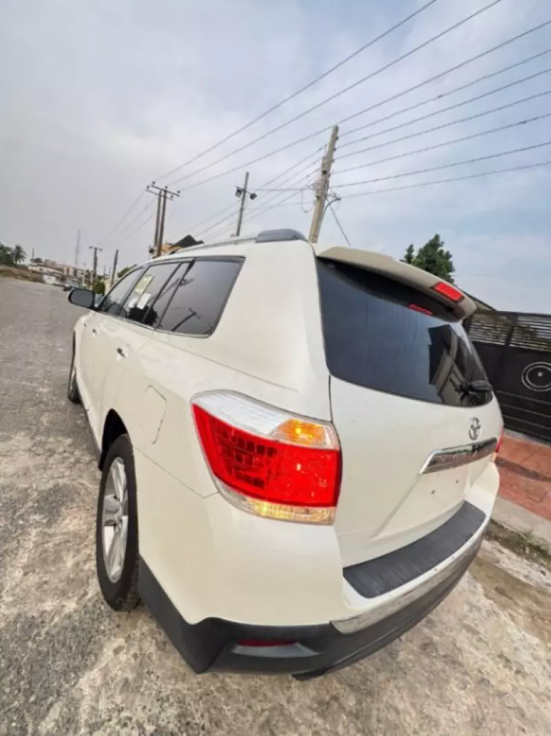 Toyota Highlander   - 2013