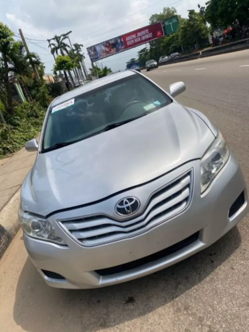Toyota Camry   - 2010