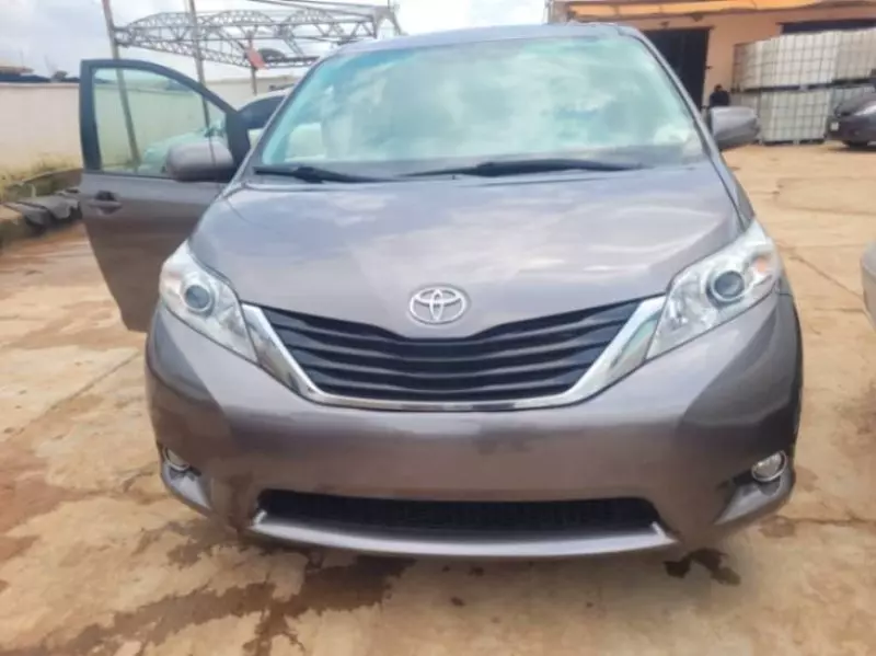 Toyota Sienna   - 2012