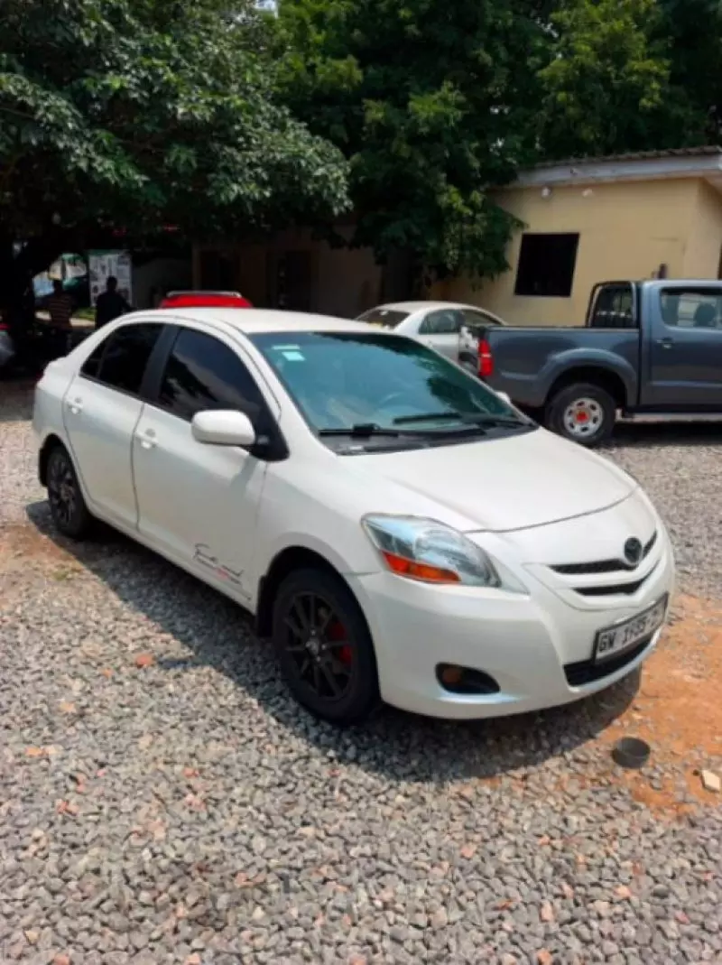 TOYOTA Yaris   - 2010