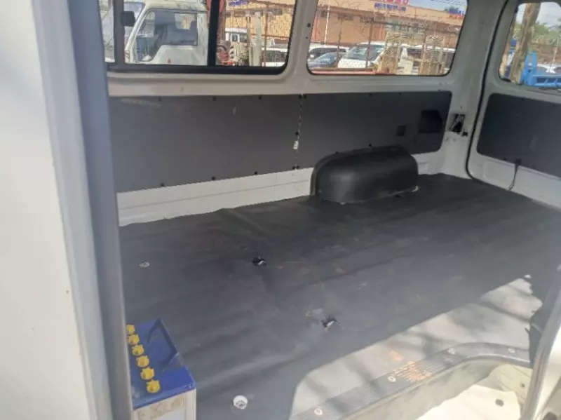 Toyota Hiace   - 2011