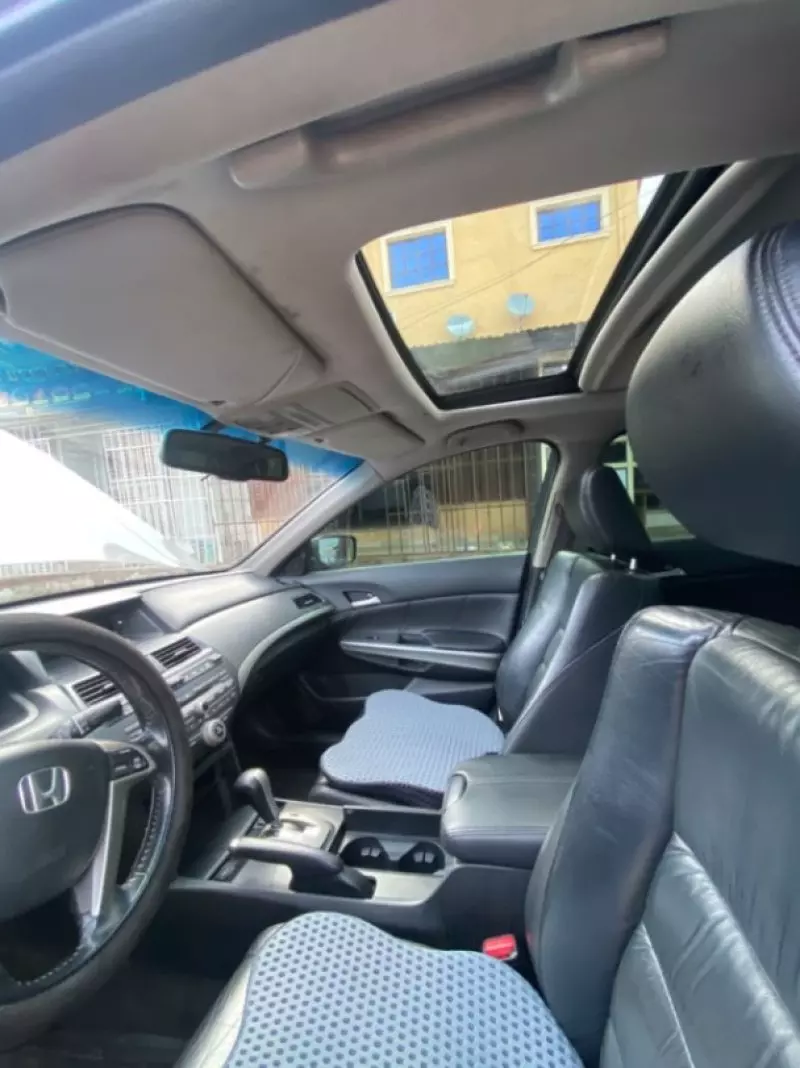 Honda Accord   - 2009