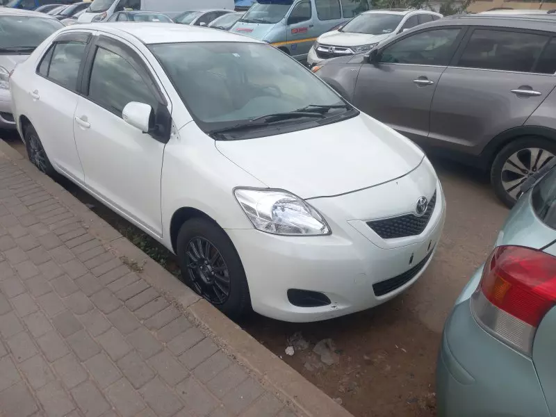 Toyota Belta   - 2011