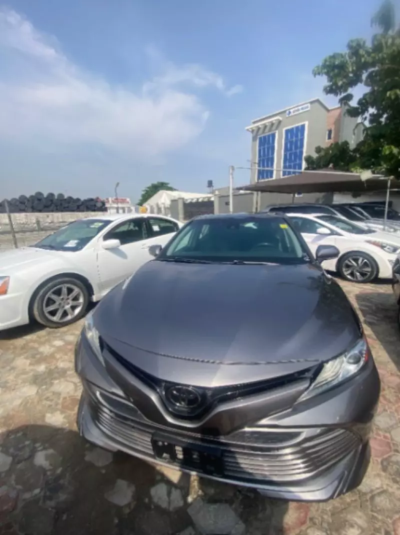 Toyota Camry   - 2018