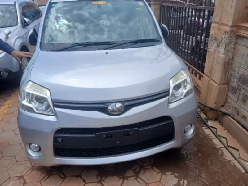 TOYOTA Rumion   - 2012