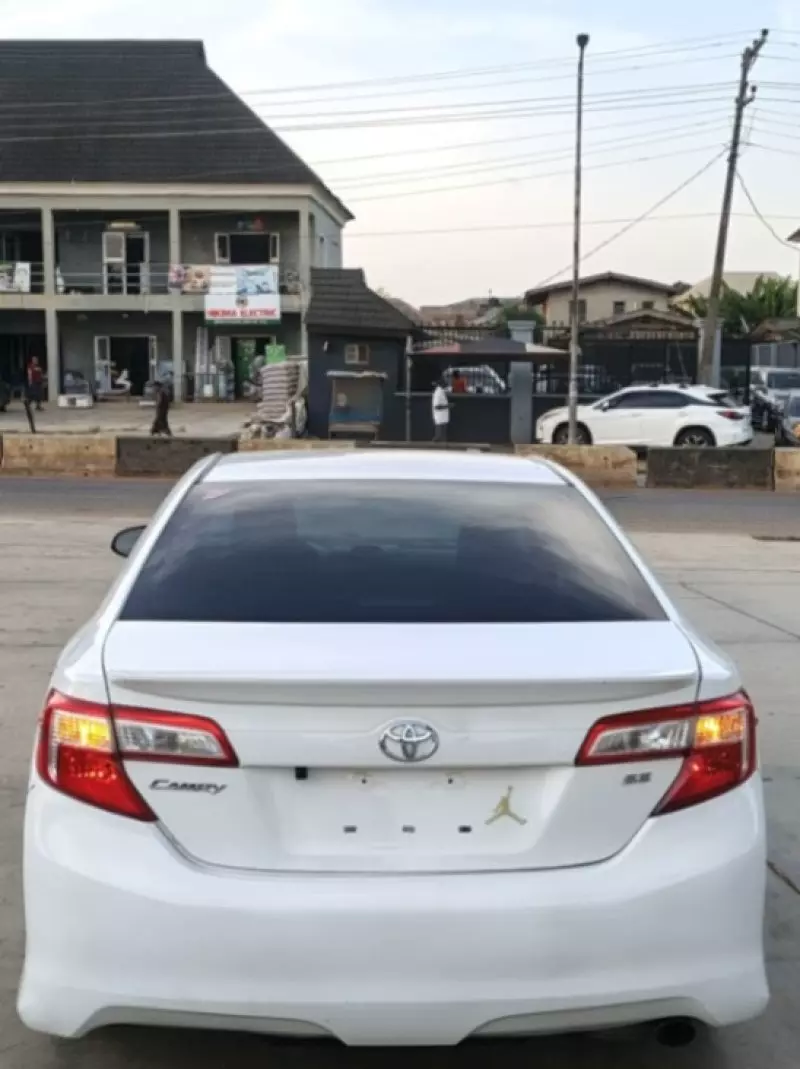 Toyota Camry   - 2012