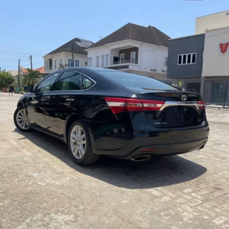 Toyota Avalon   - 2013