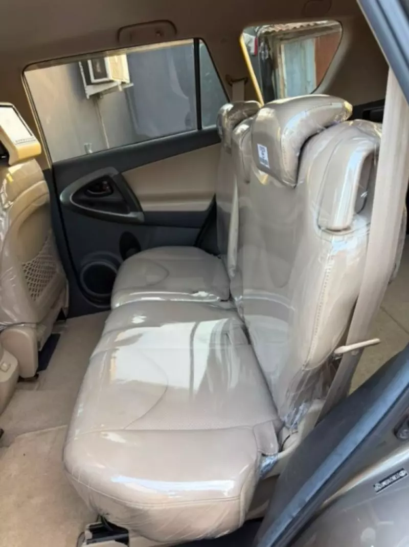 TOYOTA Rav4 - 2010
