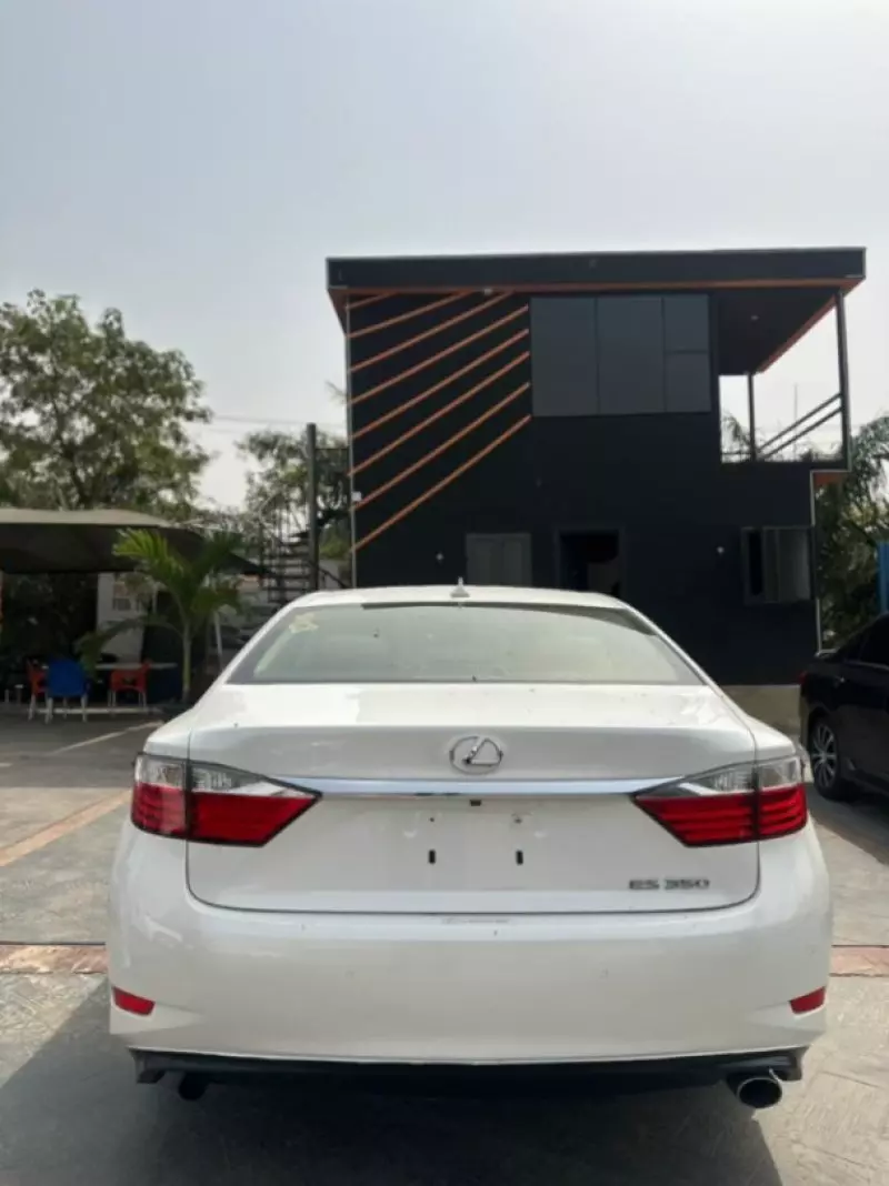 Lexus ES   - 2014