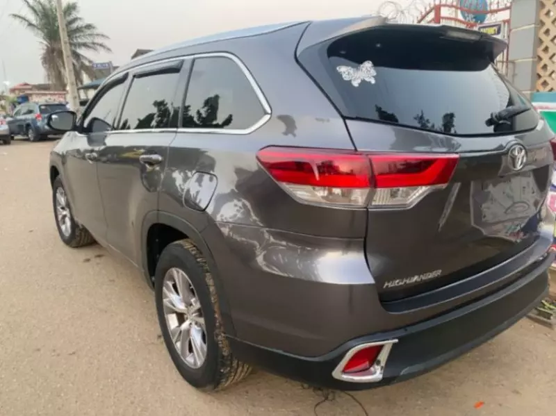 Toyota Highlander   - 2015