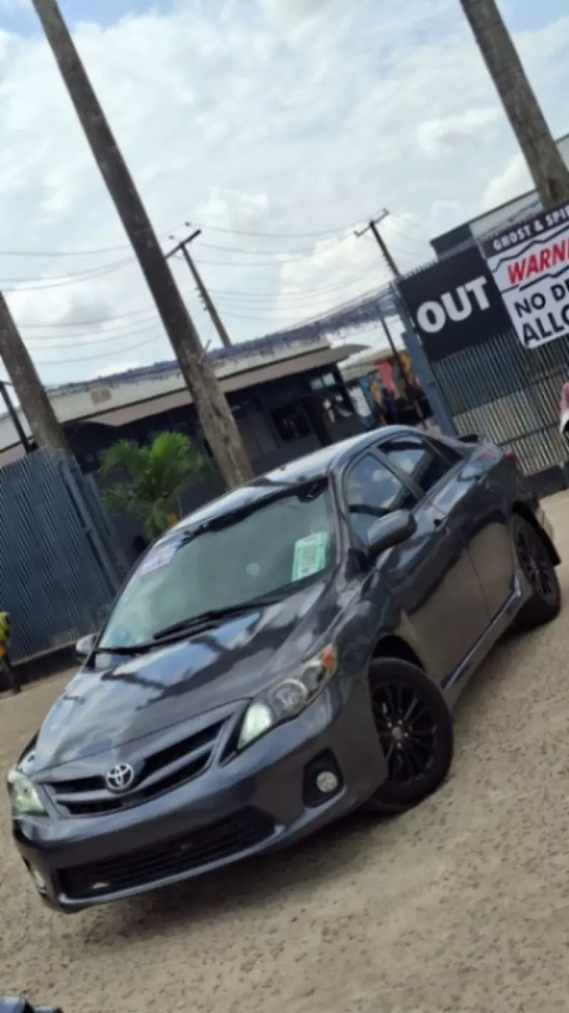 Toyota Corolla   - 2010