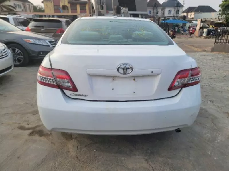 Toyota Camry   - 2010