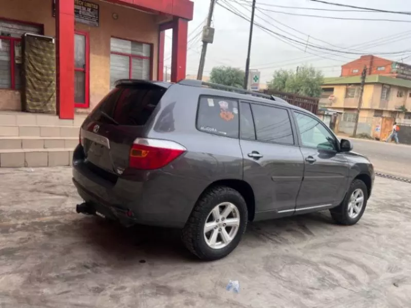 Toyota Highlander   - 2010