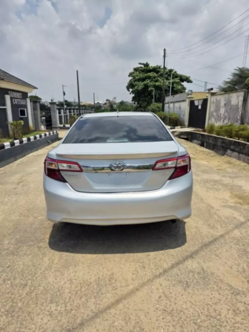 Toyota Camry   - 2012