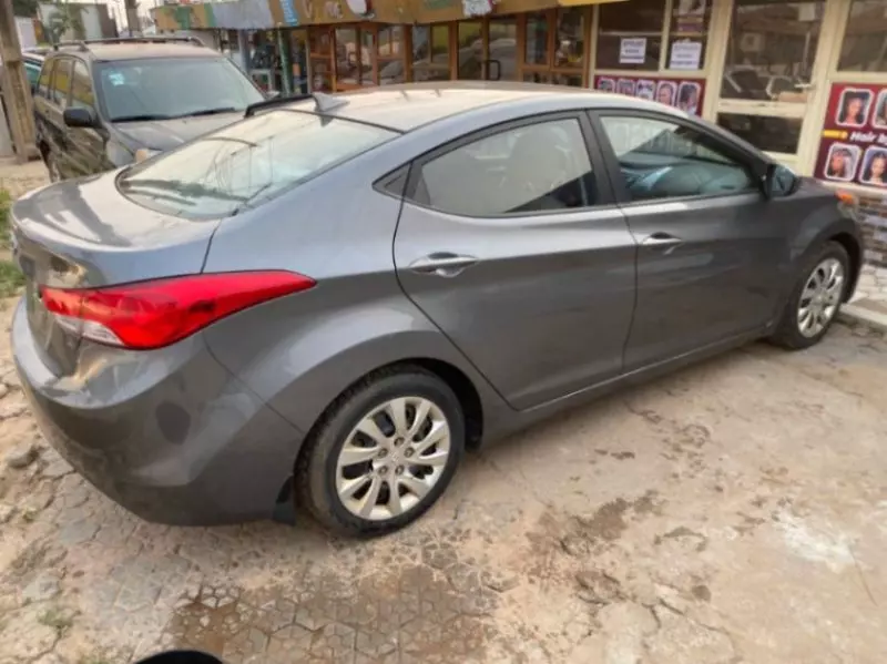 Hyundai Elantra   - 2013