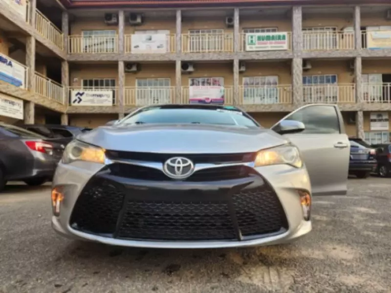 Toyota Camry - 2015