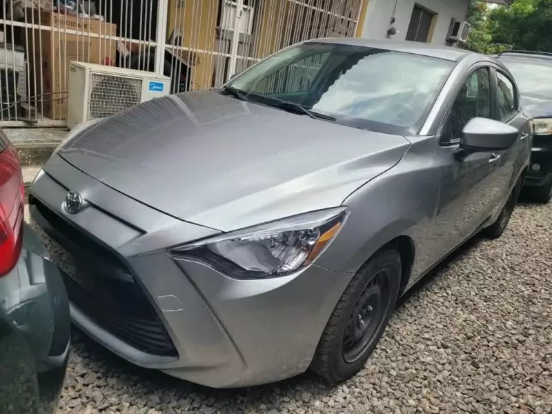TOYOTA Yaris   - 2016