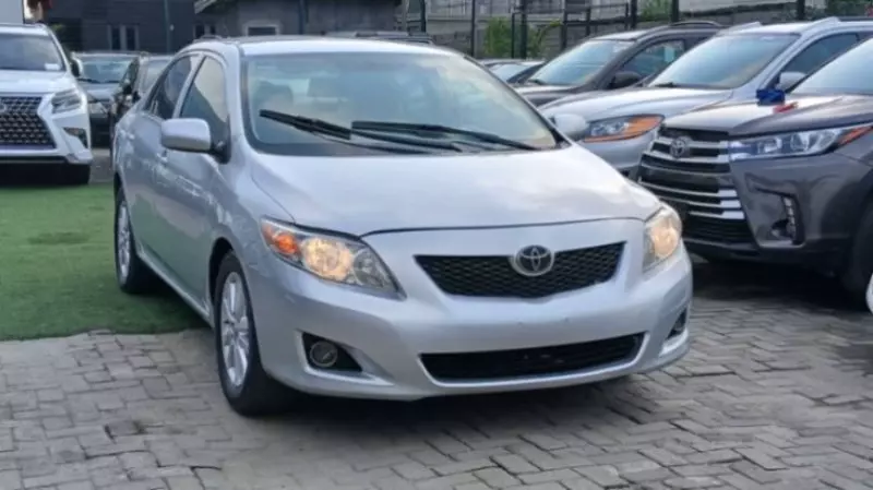 Toyota Corolla   - 2009