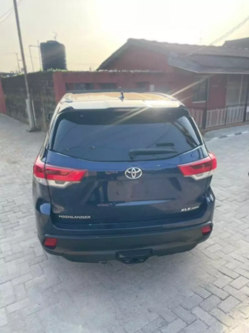 Toyota Highlander   - 2015