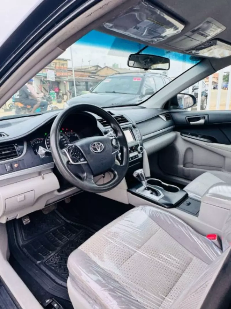Toyota Camry   - 2014