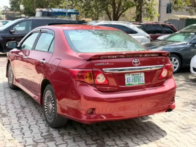 Toyota Corolla   - 2010