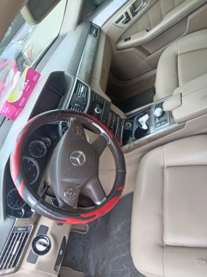 Mercedes-Benz E350   - 2010