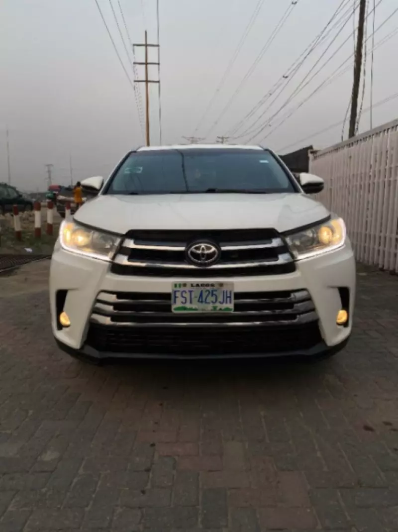 Toyota Highlander   - 2017