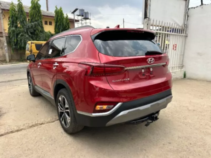 Hyundai Santa Fe   - 2019