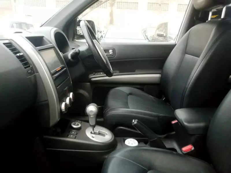 Nissan X-TRAIL    - 2012