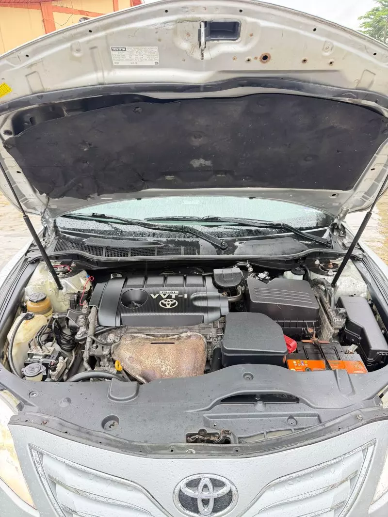 TOYOTA Camry - 2010