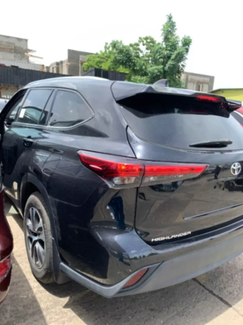Toyota Highlander   - 2020