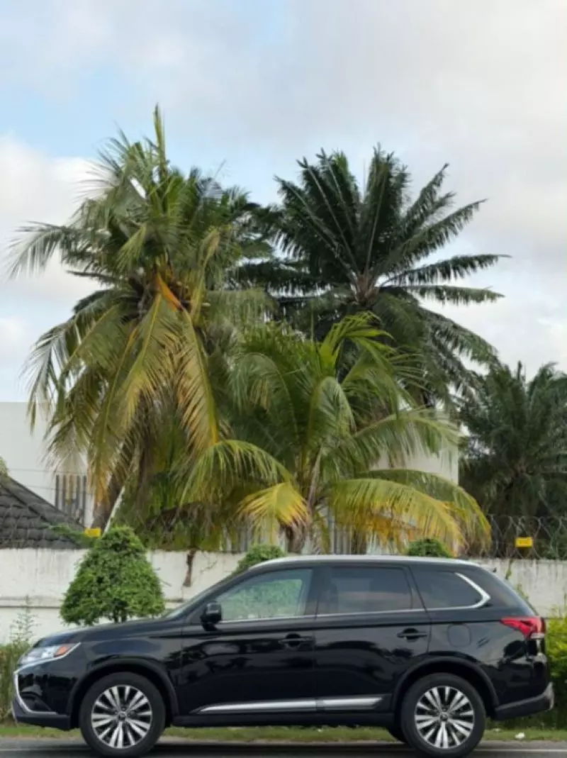 Mitsubishi OUTLANDER   - 2019