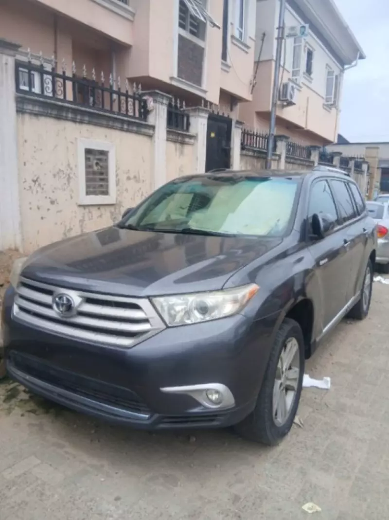 Toyota Highlander   - 2012
