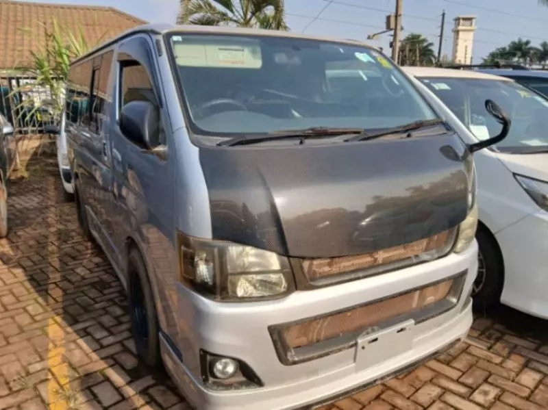 Toyota Hiace   - 2011