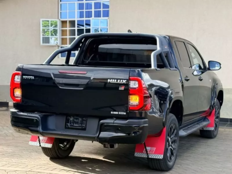 Toyota Hilux    - 2022