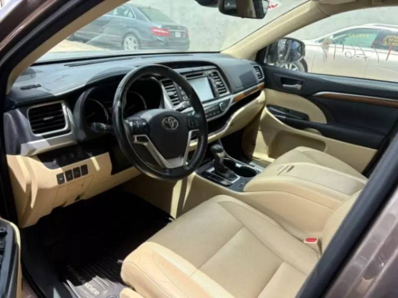 Toyota Highlander   - 2017