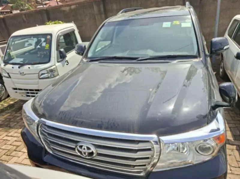 TOYOTA Landcruiser V8 - 2014