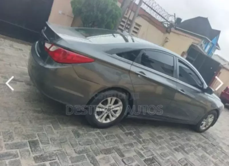 Hyundai Sonata   - 2013