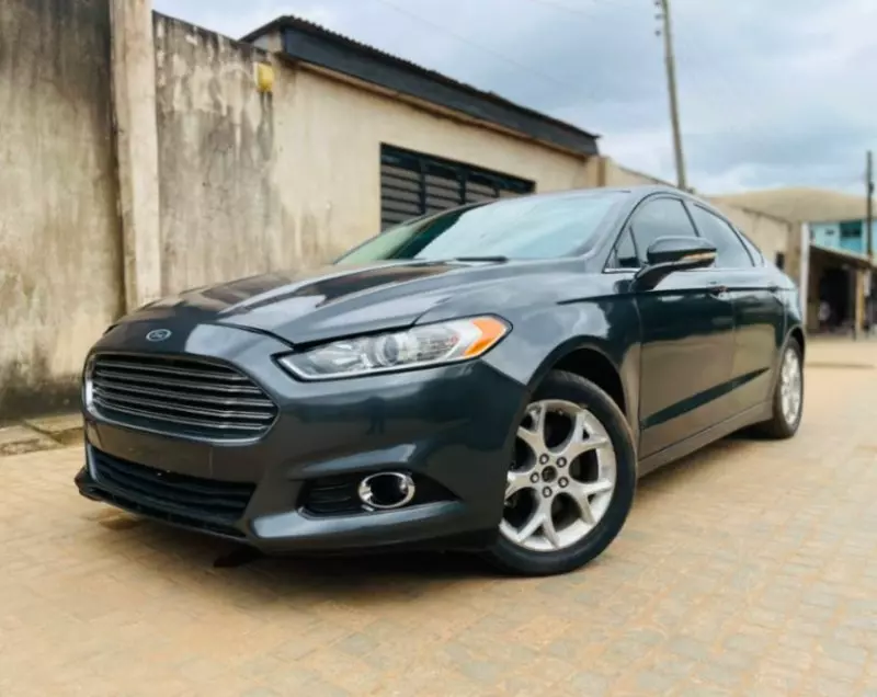 Ford Fusion   - 2016