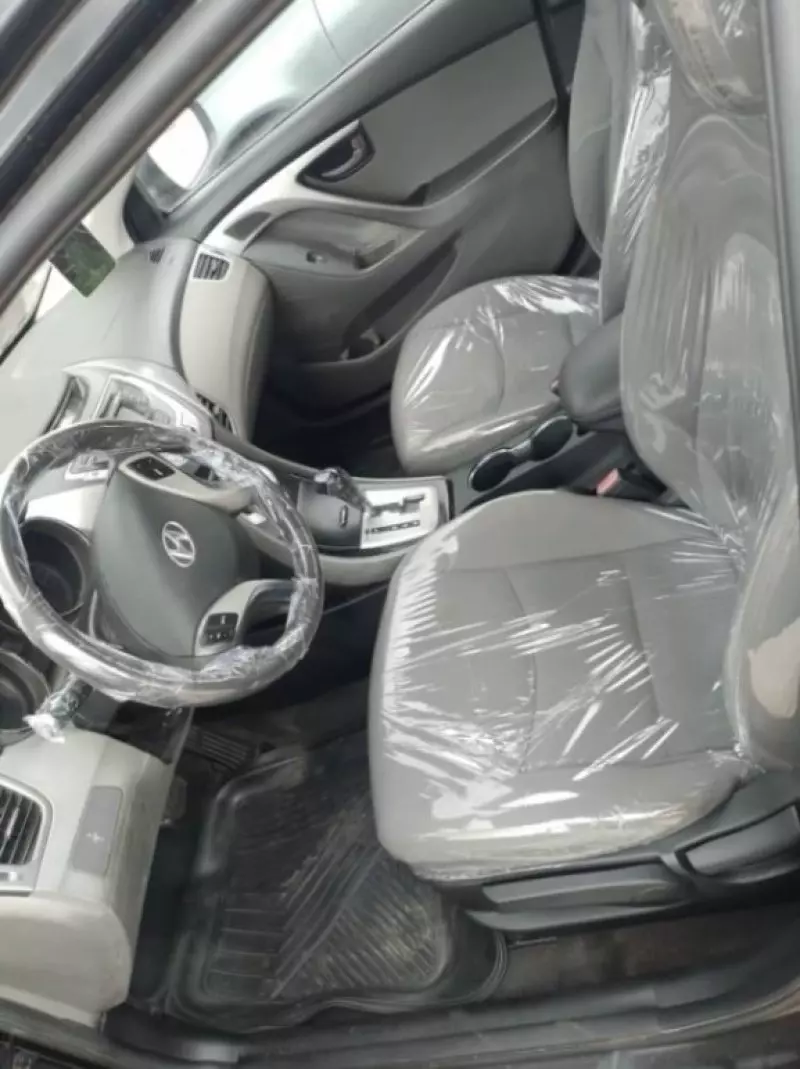 Hyundai Elantra   - 2011