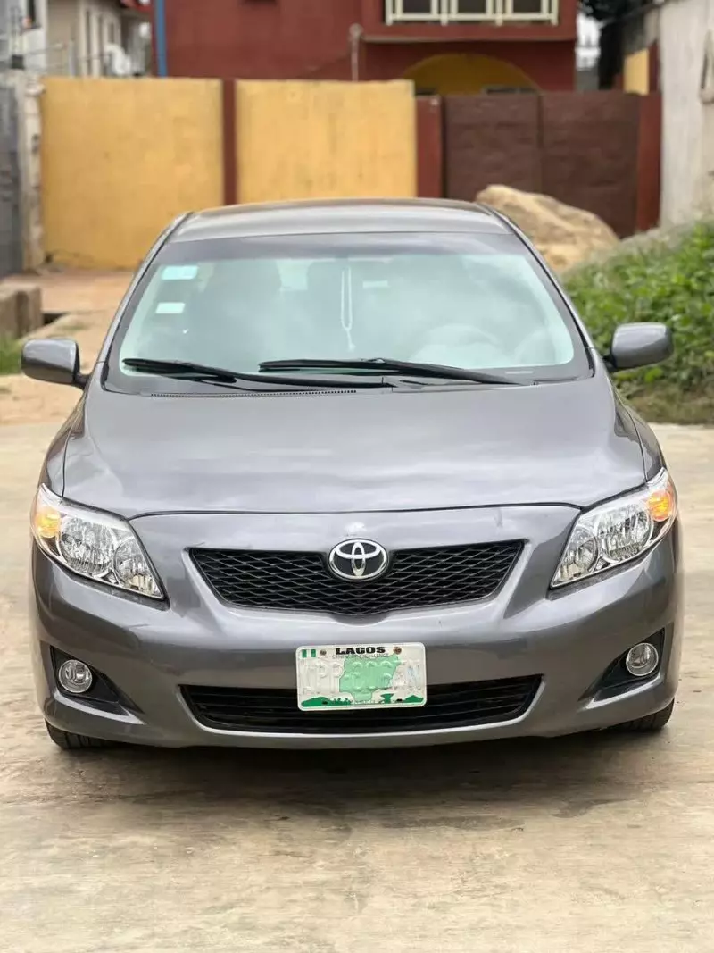 Toyota Corolla   - 2009