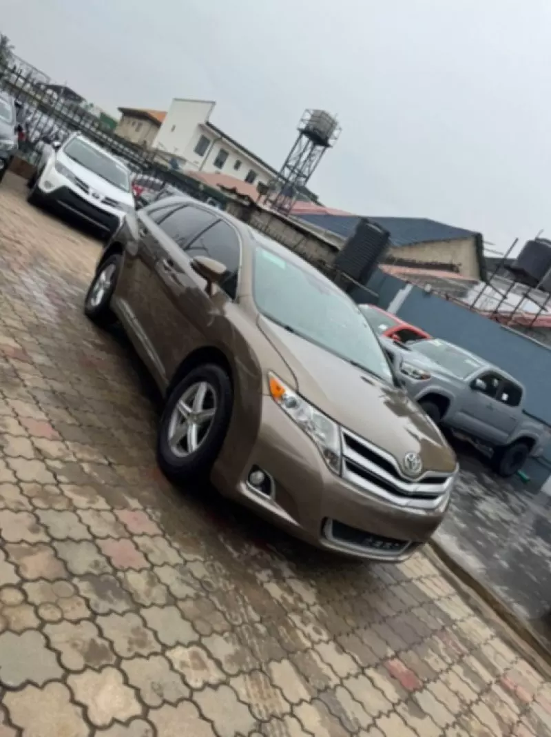 Toyota Venza   - 2014