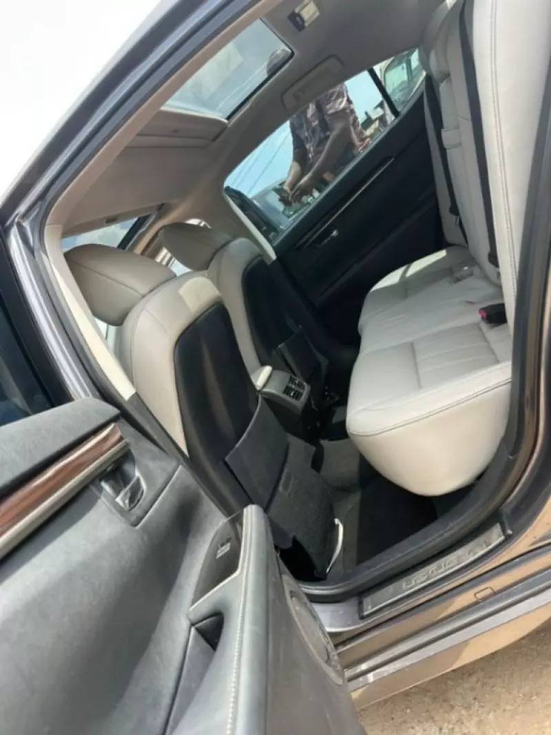 Lexus ES   - 2016