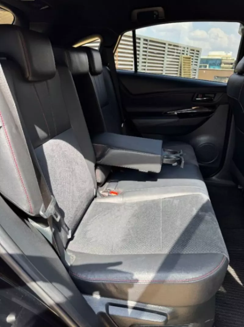 Toyota Harrier   - 2018