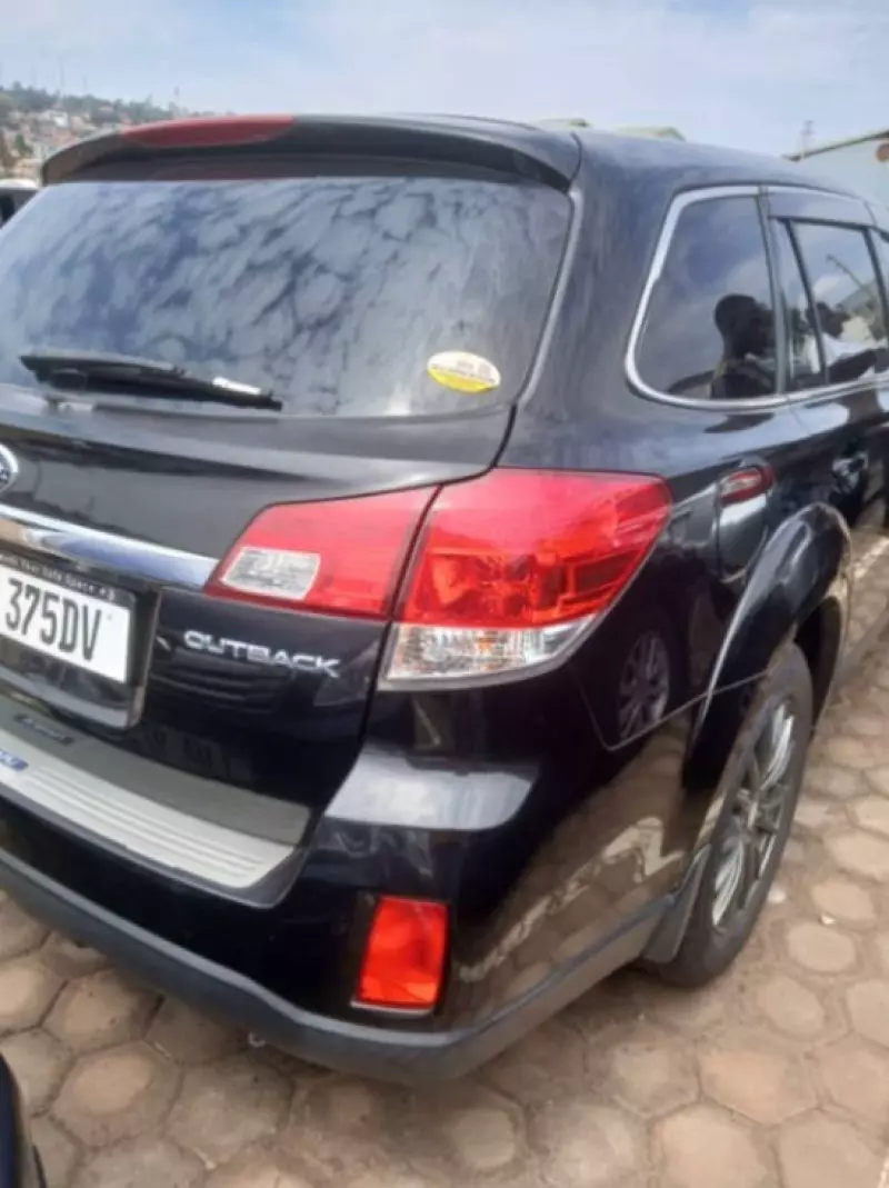 Subaru Outback   - 2011
