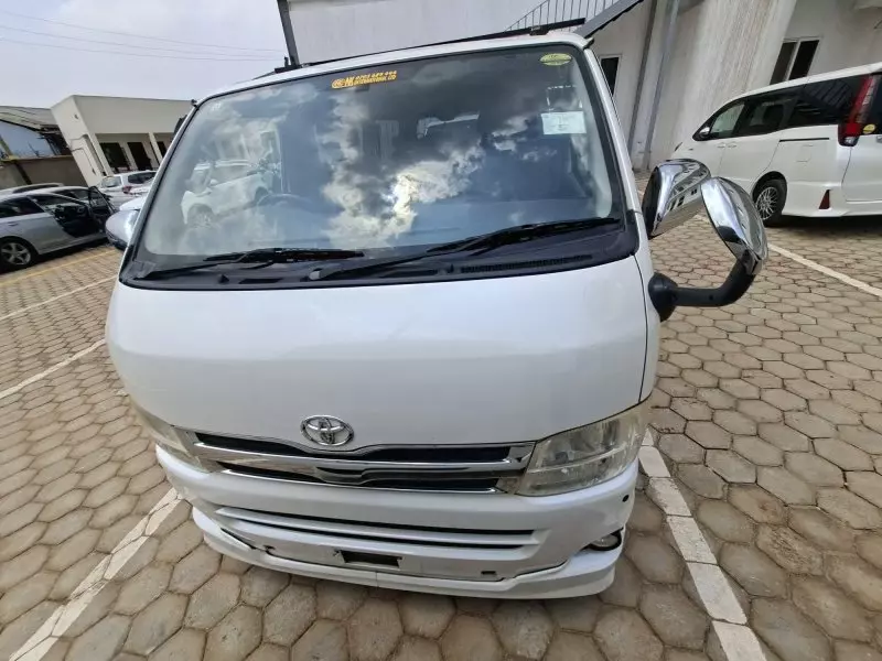 Toyota Hiace   - 2012