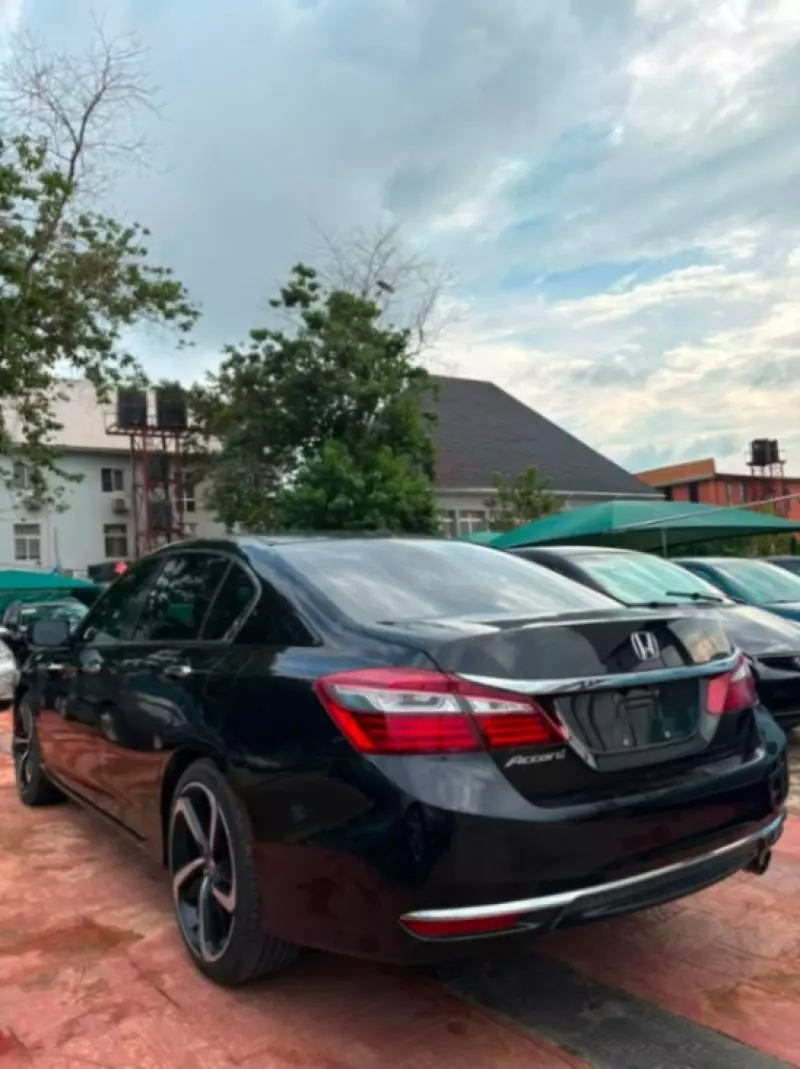 Honda Accord   - 2016
