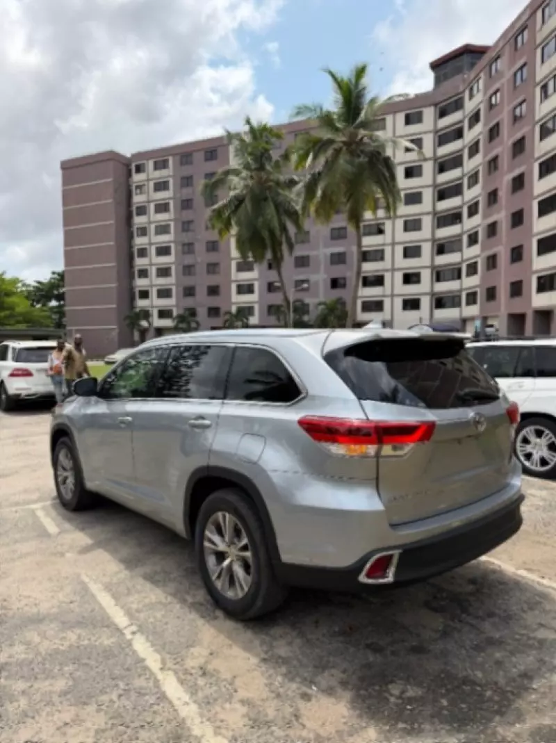 Toyota Highlander   - 2015