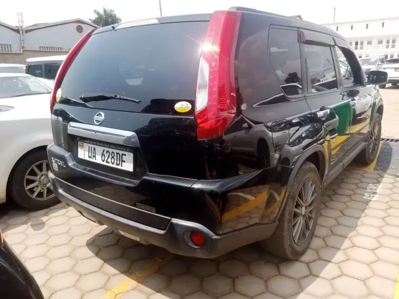 Nissan X-TRAIL    - 2011